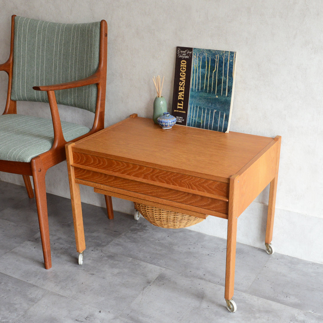 デンマークヴィンテージ  オークソーイングテーブル3-35