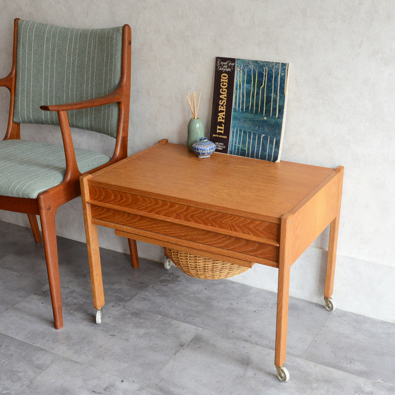 デンマークヴィンテージ  オークソーイングテーブル3-35