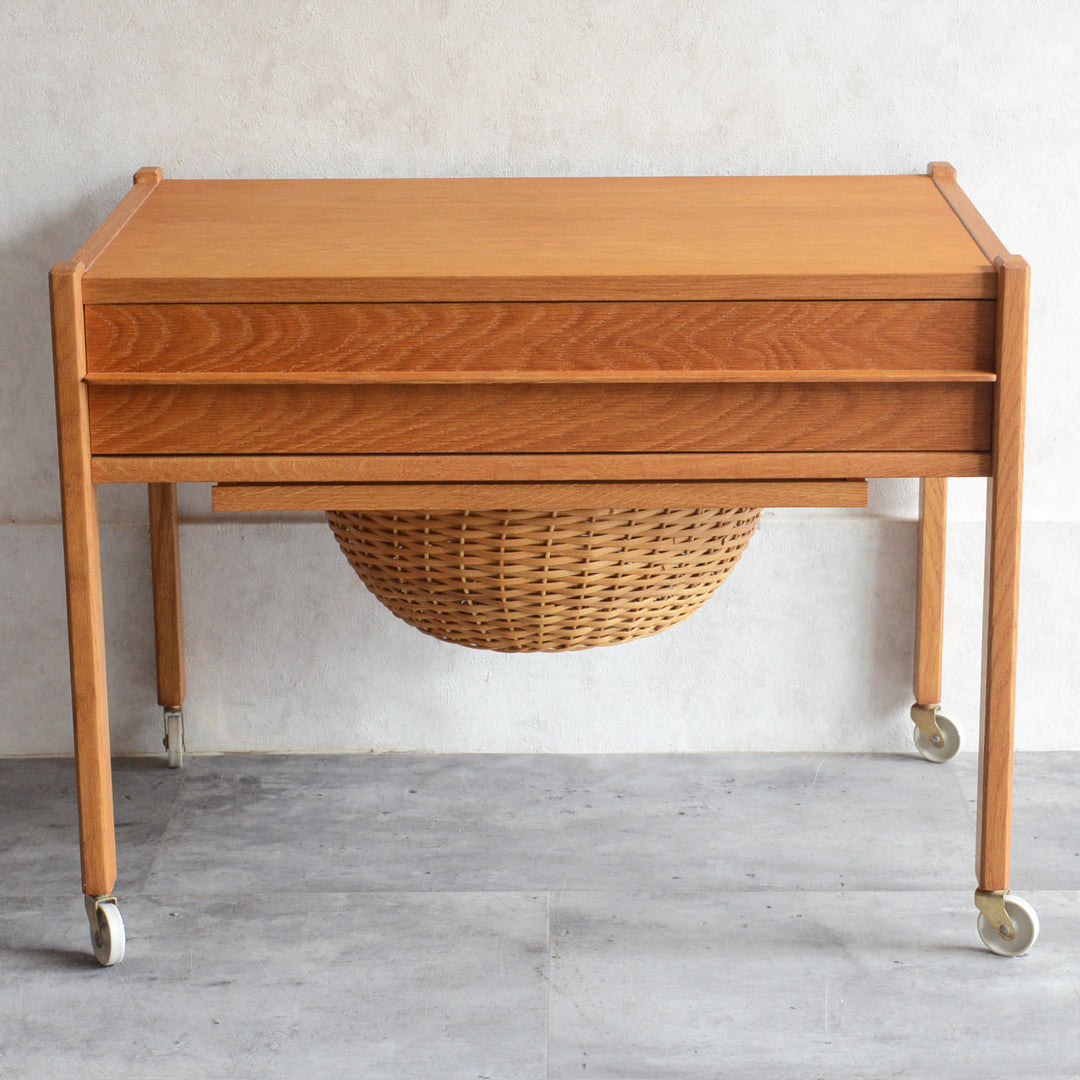 デンマークヴィンテージ  オークソーイングテーブル3-35