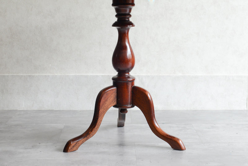 クラシックサイドテーブル　トリポッド02