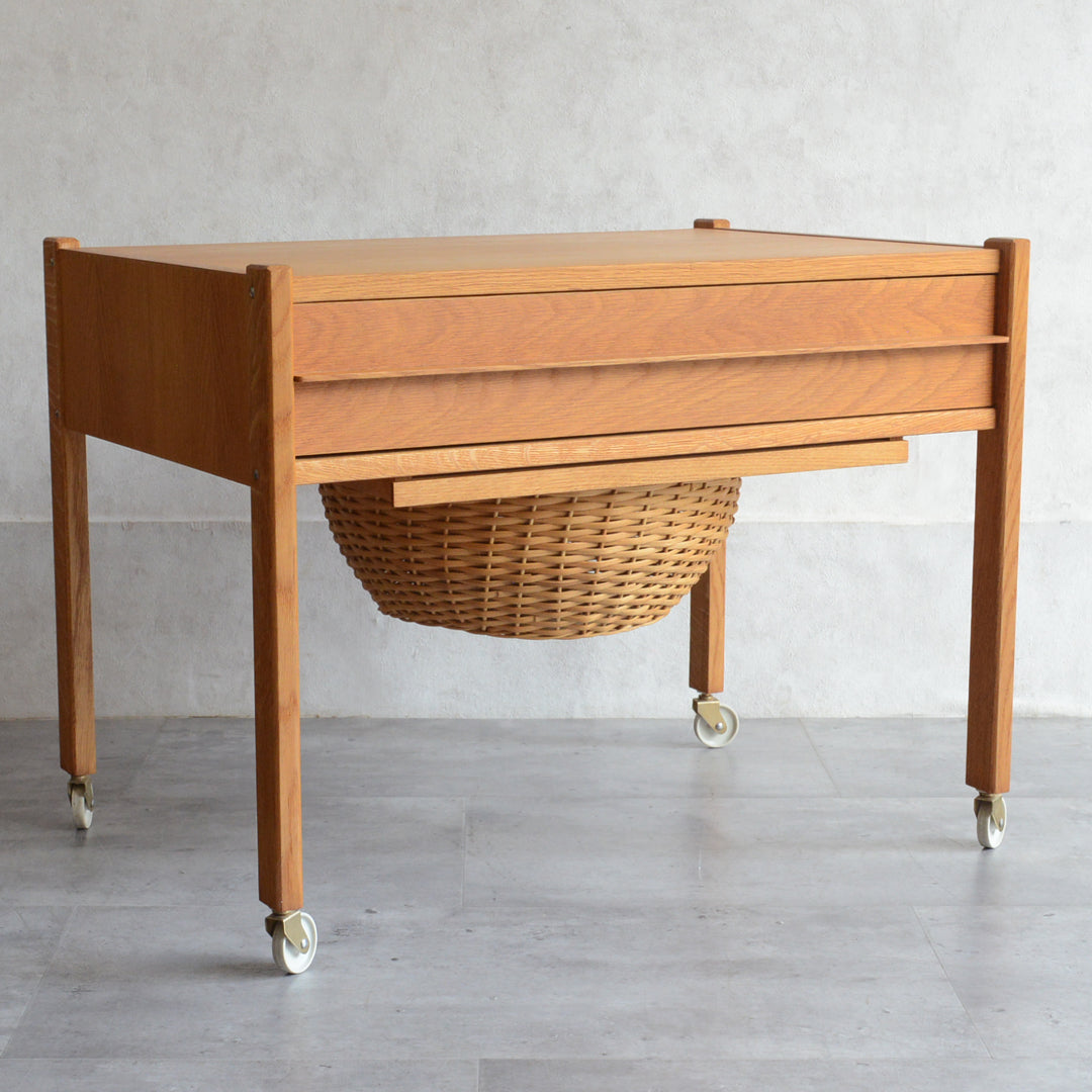 デンマークヴィンテージ  オークソーイングテーブル3-35