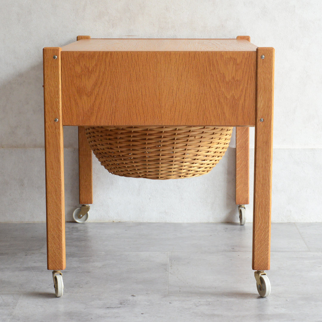 デンマークヴィンテージ  オークソーイングテーブル3-35