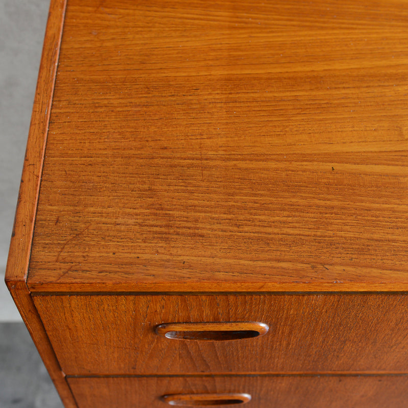 スウェーデンヴィンテージ　４段チェスト4-11