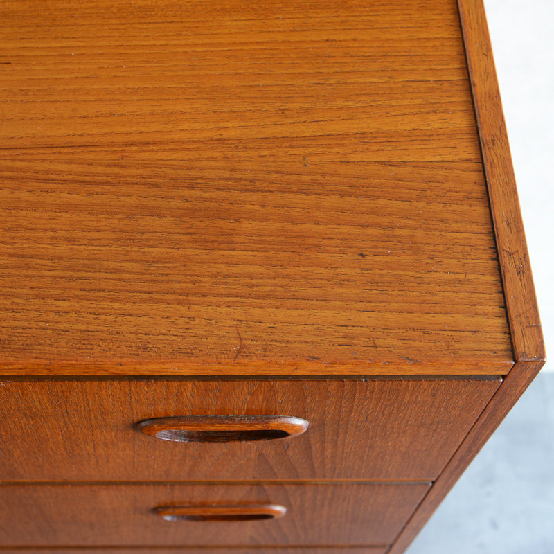 スウェーデンヴィンテージ　４段チェスト4-11