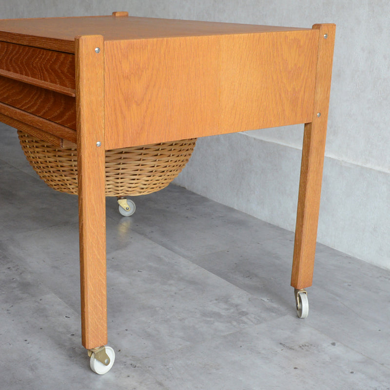 デンマークヴィンテージ  オークソーイングテーブル3-35