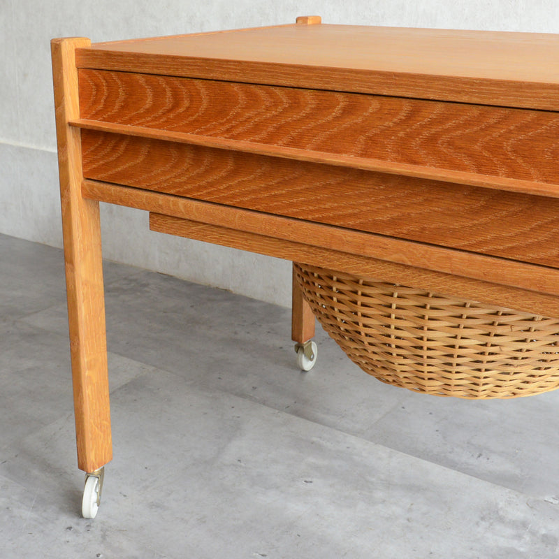 デンマークヴィンテージ  オークソーイングテーブル3-35