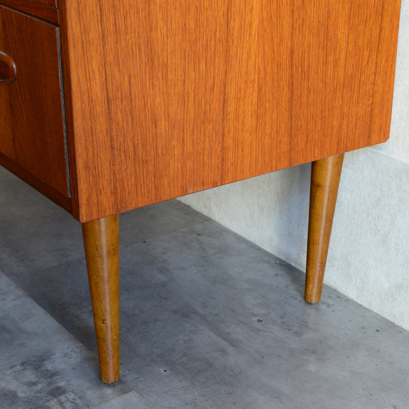 スウェーデンヴィンテージ　４段チェスト4-11