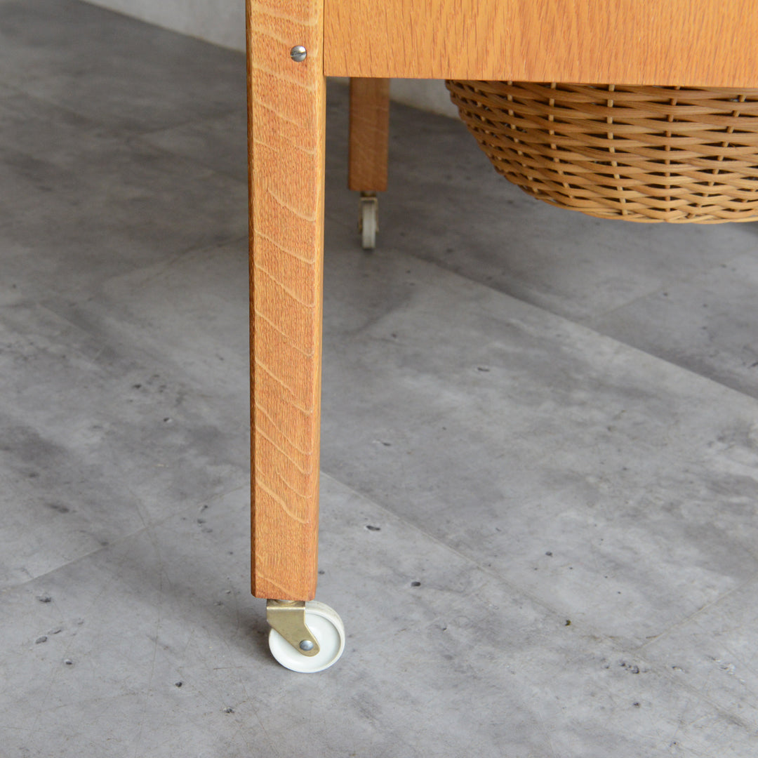 デンマークヴィンテージ  オークソーイングテーブル3-35