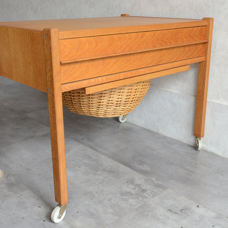 デンマークヴィンテージ  オークソーイングテーブル3-35