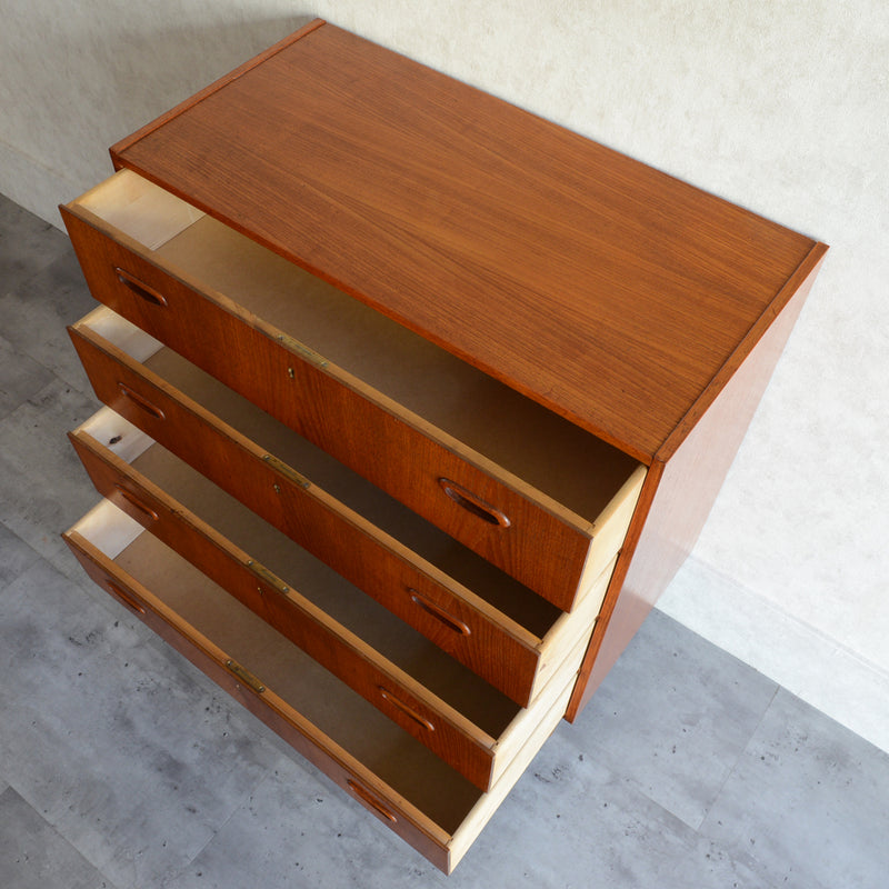 スウェーデンヴィンテージ　４段チェスト4-11