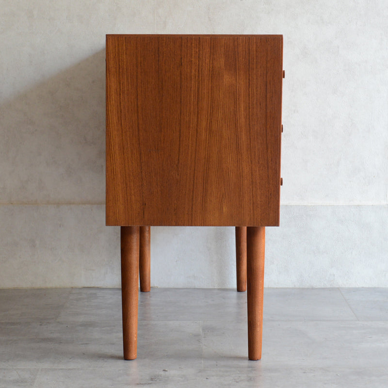 デンマーク ヴィンテージ  チーク ３段チェスト 3-33