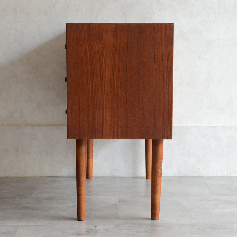 デンマーク ヴィンテージ  チーク ３段チェスト 3-33