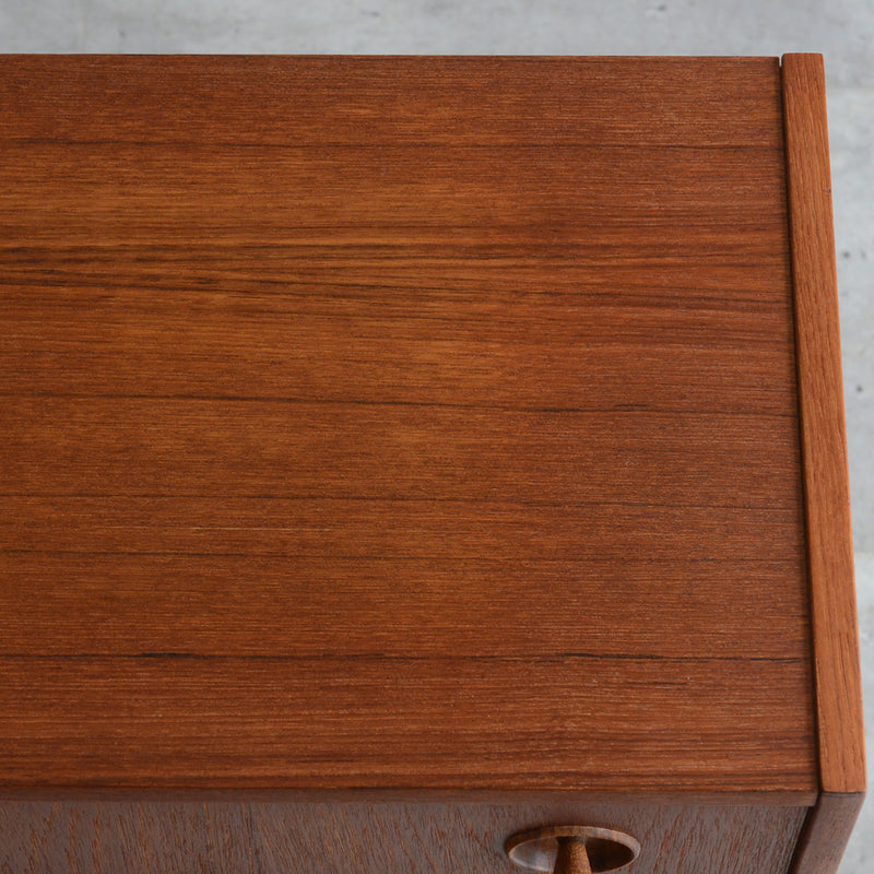 デンマーク ヴィンテージ  チーク ３段チェスト 3-33