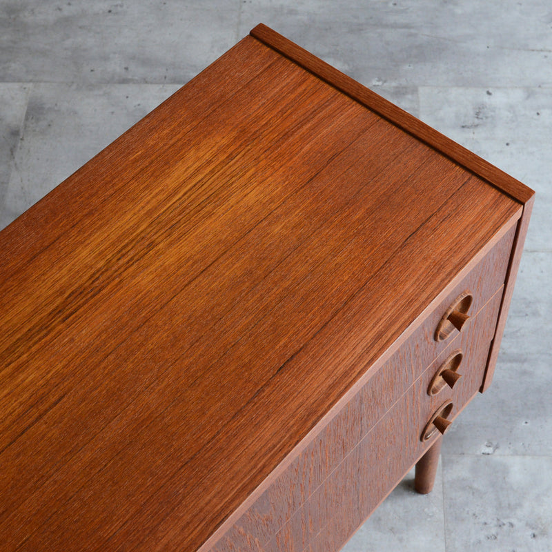 デンマーク ヴィンテージ  チーク ３段チェスト 3-33