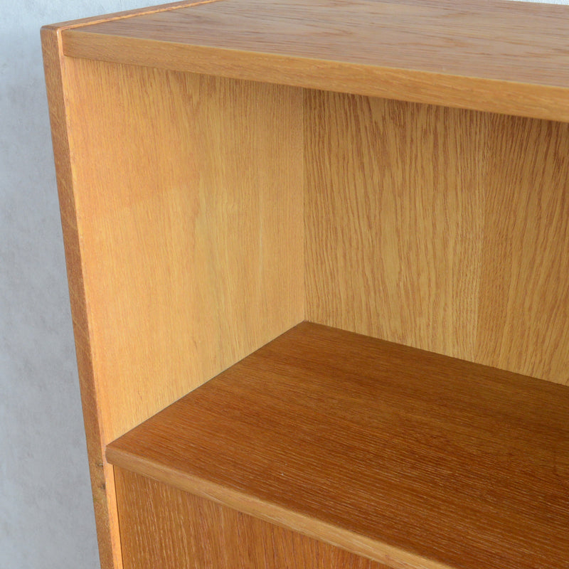 デンマーク ヴィンテージ　オーク シェルフ3-30（木扉付）