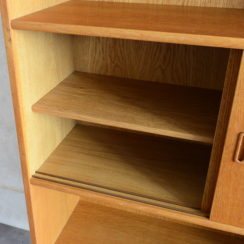 デンマーク ヴィンテージ　オーク シェルフ3-30（木扉付）