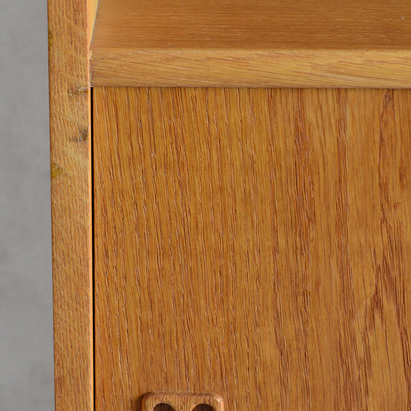 デンマーク ヴィンテージ　オーク シェルフ3-30（木扉付）