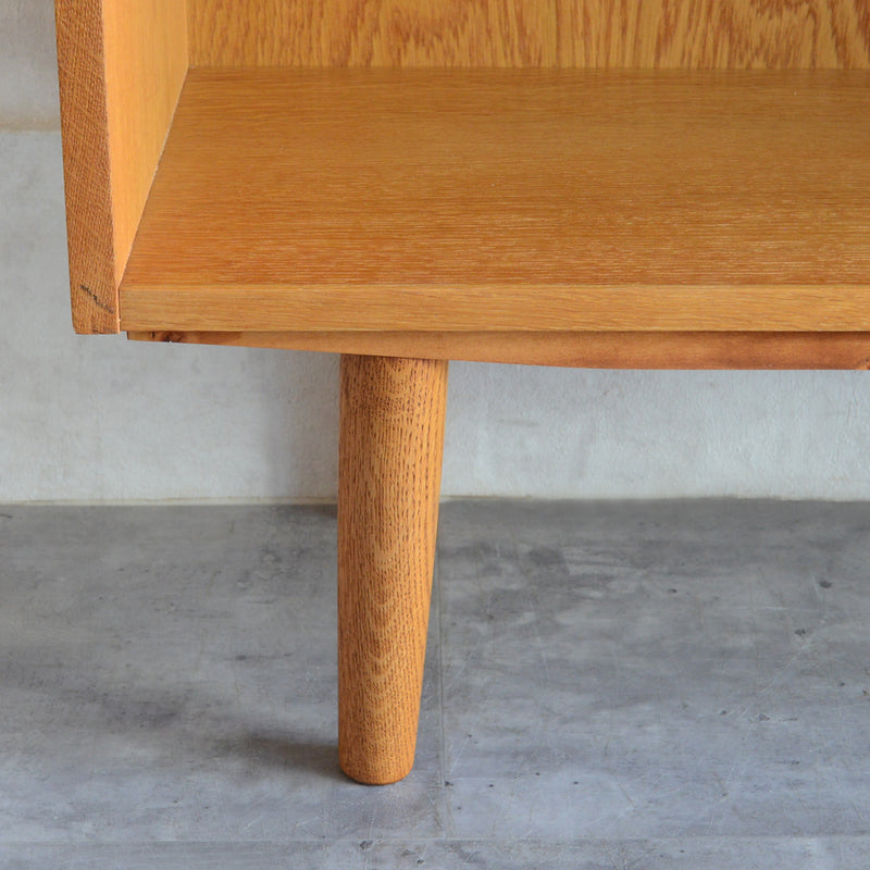 デンマーク ヴィンテージ　オーク シェルフ3-30（木扉付）