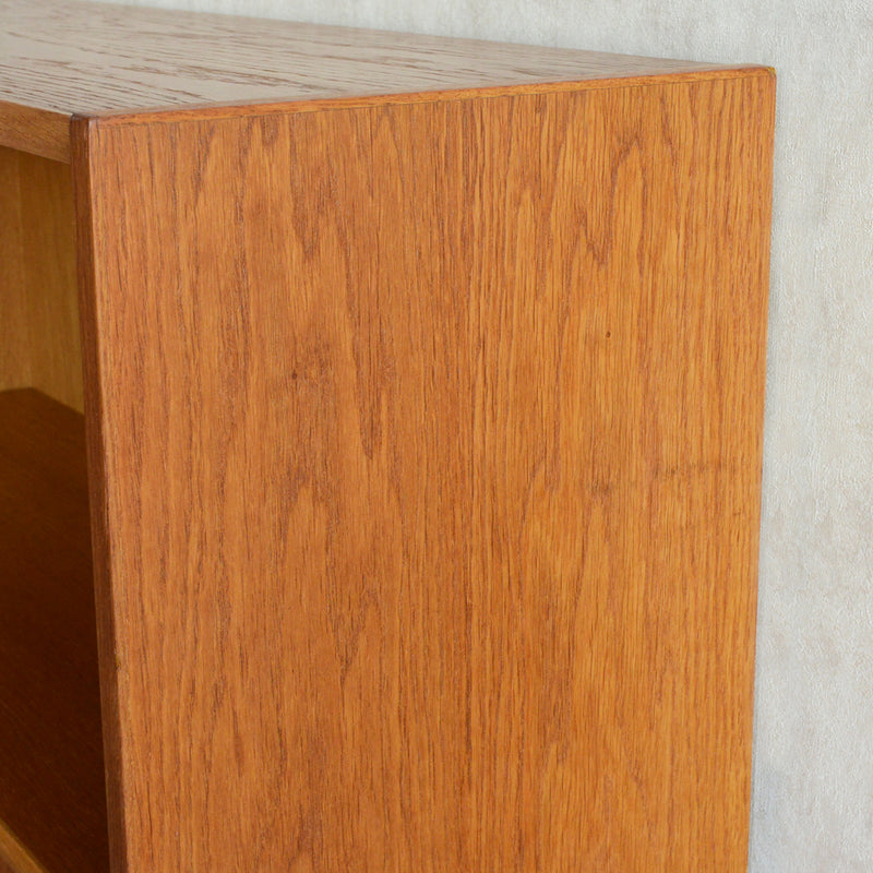 デンマーク ヴィンテージ　オーク シェルフ3-30（木扉付）