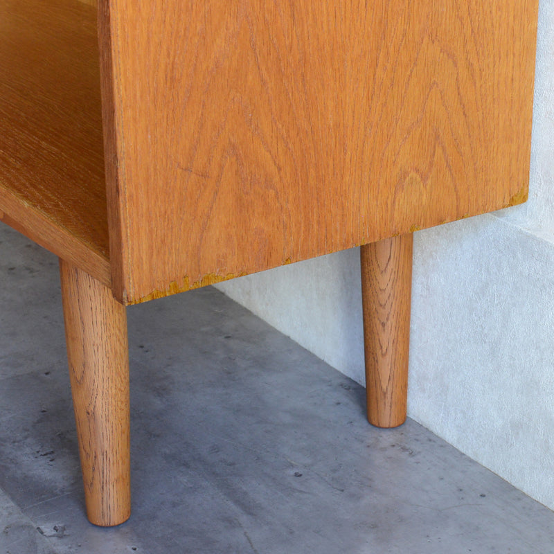 デンマーク ヴィンテージ　オーク シェルフ3-30（木扉付）