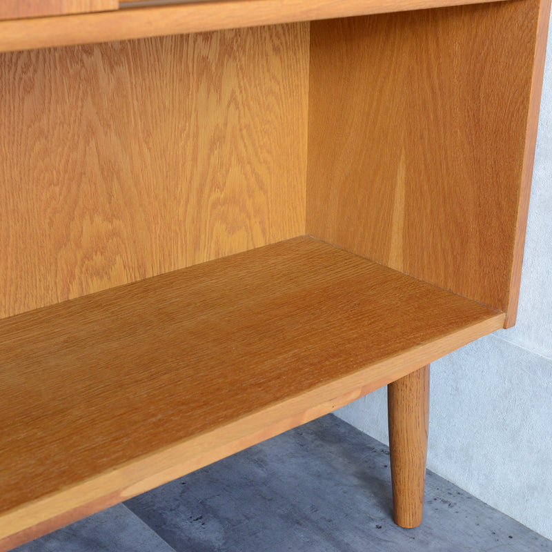 デンマーク ヴィンテージ　オーク シェルフ3-30（木扉付）