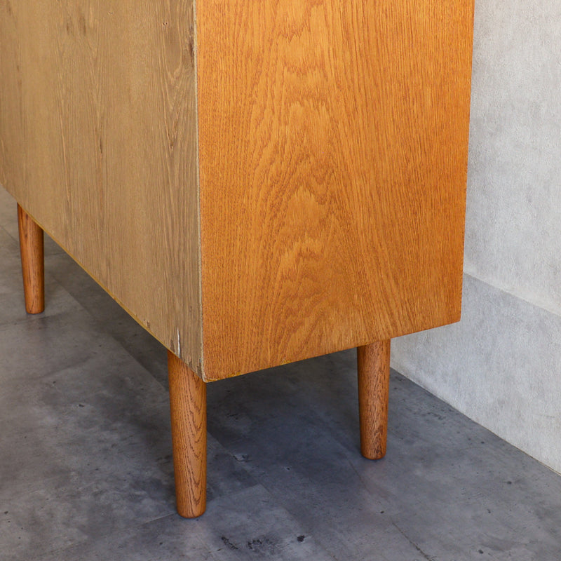 デンマーク ヴィンテージ　オーク シェルフ3-30（木扉付）