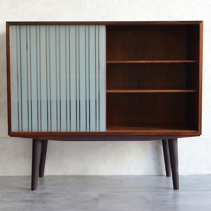 デンマーク ヴィンテージ　ローズウッド ガラスキャビネット02